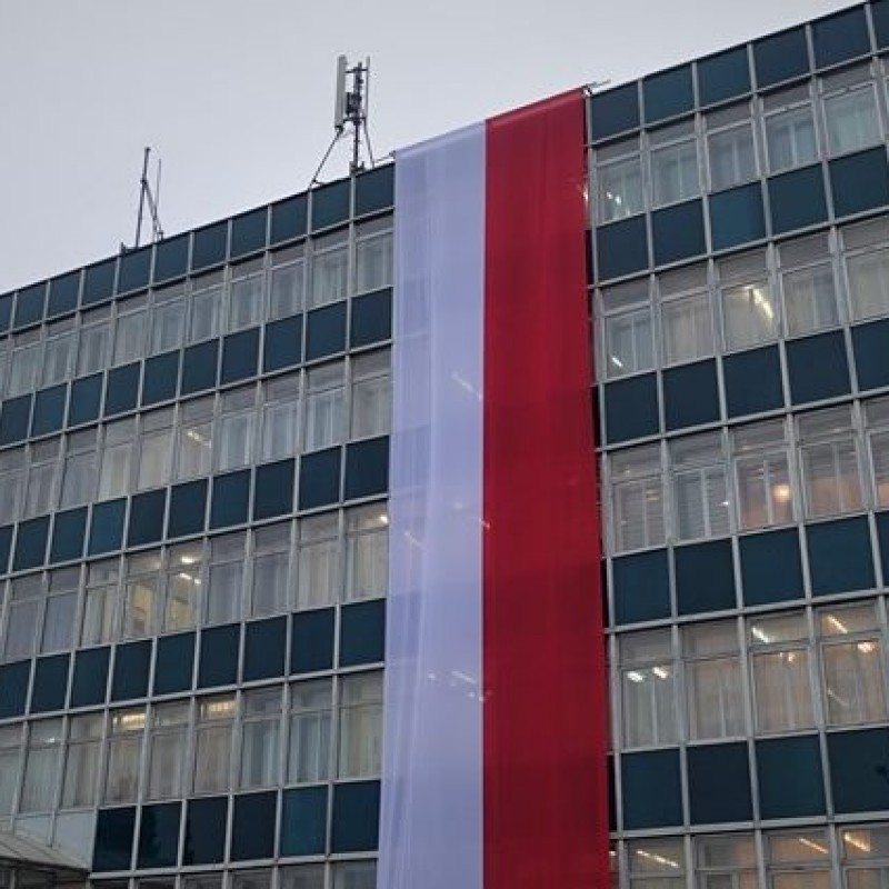 Flaga Polski na budynek